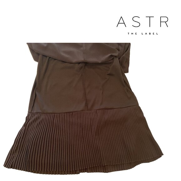 ASTR Pleated Sheath Dress Tiered Sleeveless M - Picture 3 of 5